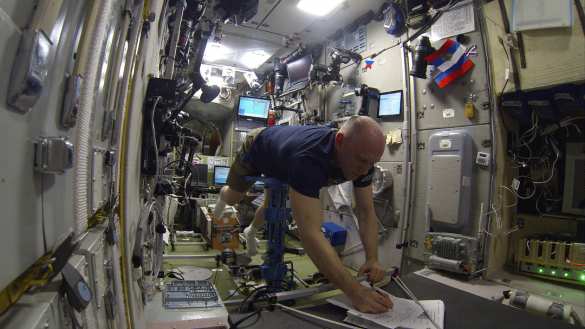 Российский космонавт показал, как взвеситься в невесомости (ФОТО, ВИДЕО) | Русская весна