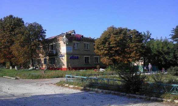 Лутугино в огне: взорванные дома, поврежденные церкви, сожженные здания (Фотолента) | Русская весна