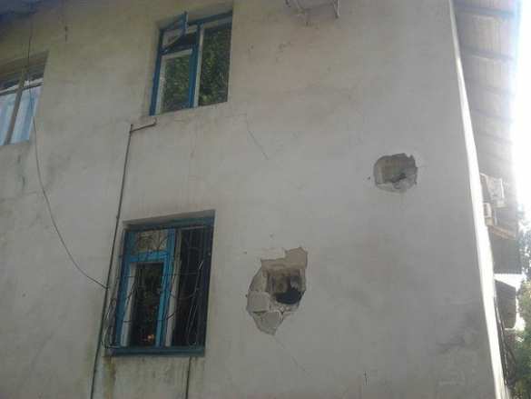 Лутугино в огне: взорванные дома, поврежденные церкви, сожженные здания (Фотолента) | Русская весна