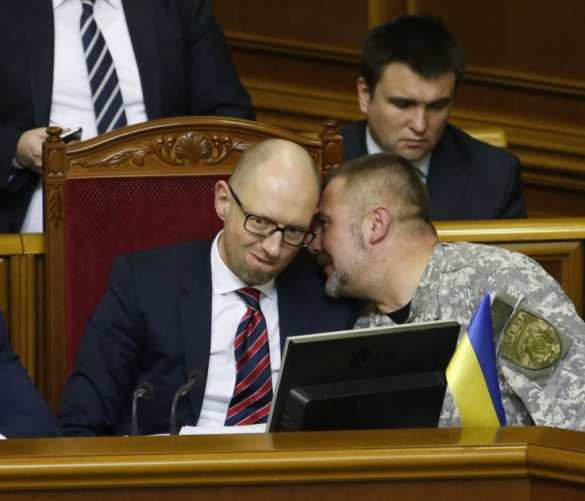 Убеждал, улыбался и пил водичку: как Яценюк вел себя в Раде (ФОТОЛЕНТА) | Русская весна