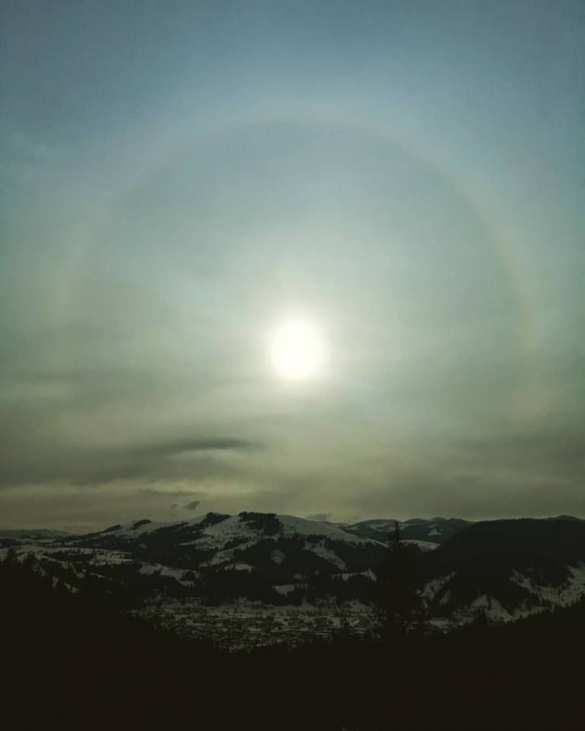 «Томос на ваши головы!» В момент легализации лже-церкви украинцы увидели в небе «странное явление» (ФОТО) | Русская весна