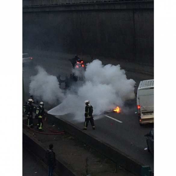 Хаос на улицах Парижа: горящие шины, бойня с полицией, слезоточивый газ (ФОТО, ВИДЕО) | Русская весна