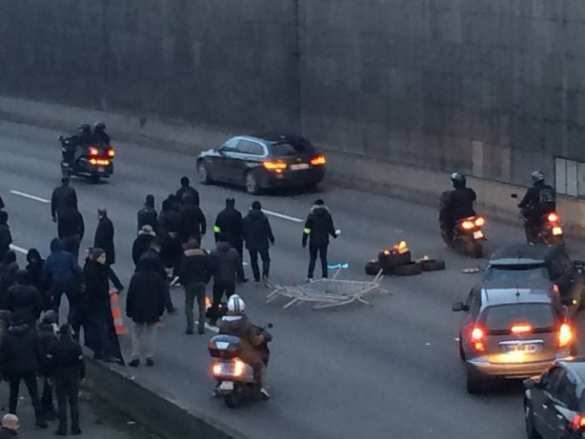 Хаос на улицах Парижа: горящие шины, бойня с полицией, слезоточивый газ (ФОТО, ВИДЕО) | Русская весна