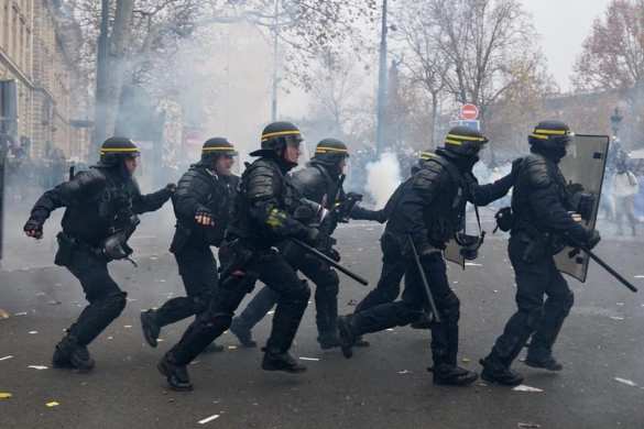 Бунт против пенсионной реформы: полтора миллиона французов вышли на улицы (ФОТО, ВИДЕО) | Русская весна