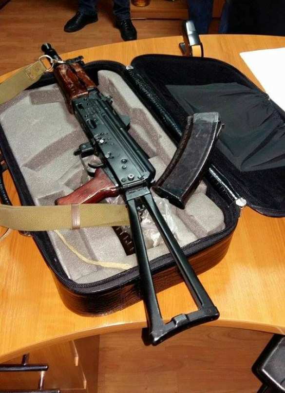 Киевские полицейские попались на торговле оружием (ФОТО)  | Русская весна