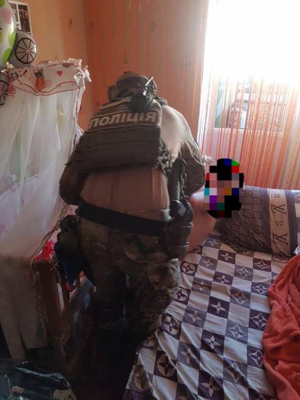 ШОК: На Украине задержан «атошник», снимавший порно с 8-месячной дочерью (ФОТО) | Русская весна