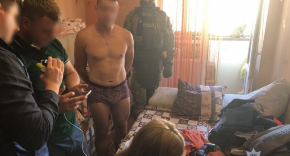 ШОК: На Украине задержан «атошник», снимавший порно с 8-месячной дочерью (ФОТО) | Русская весна