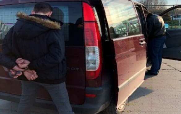 Немец попытался вывезти в бордель четырех украинок (ФОТО) | Русская весна