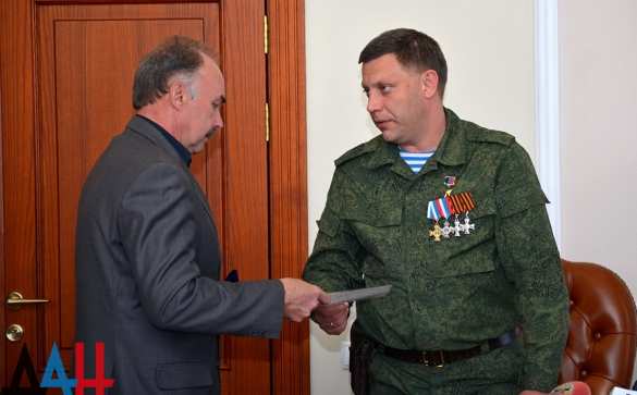 Глава ДНР вручил медали «Золотая звезда» родственникам погибших Героев Республики (ФОТО) | Русская весна