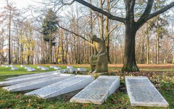В Германии изуродовали могилы советских солдат (ФОТО) | Русская весна