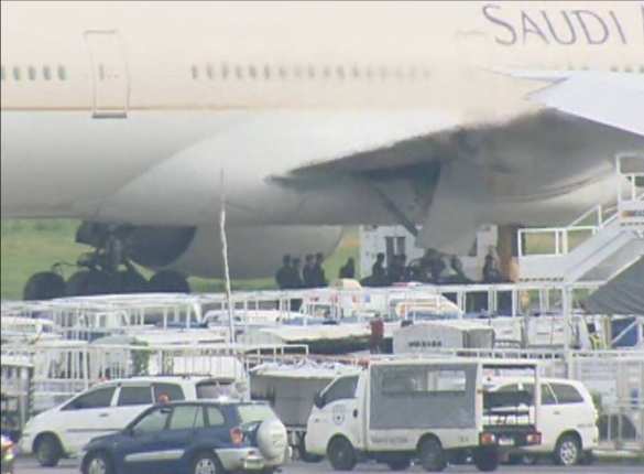 МОЛНИЯ: Пилот рейса Saudia Airlines сообщил о захвате самолета (ФОТО, ВИДЕО, ОБНОВЛЕНО) | Русская весна