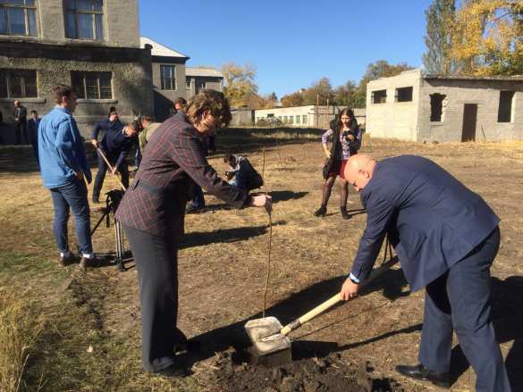 Руководитель Минстроя принял участие в торжественном мероприятии в Ясиноватой и ознакомился с результатами подготовки к отопительному сезону и ходом ремонтно-восстановительных работ (ФОТО) | Русская весна