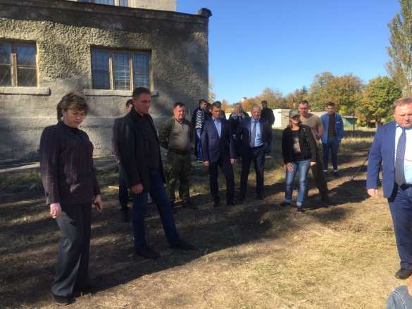 Руководитель Минстроя принял участие в торжественном мероприятии в Ясиноватой и ознакомился с результатами подготовки к отопительному сезону и ходом ремонтно-восстановительных работ (ФОТО) | Русская весна