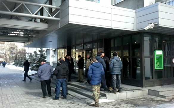 В Запорожье «атошники» пошли на штурм облсовета (ФОТО, ВИДЕО 18+) | Русская весна