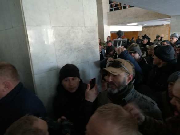 В Запорожье «атошники» пошли на штурм облсовета (ФОТО, ВИДЕО 18+) | Русская весна
