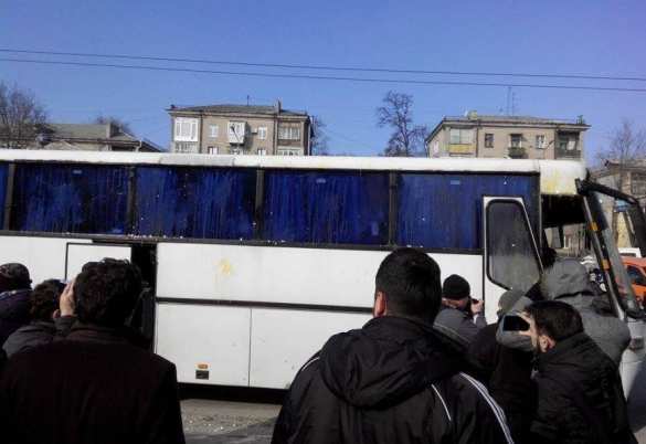 СРОЧНО: Столкновения в Запорожье — новый «Антимайдан» забросали яйцами и дымовыми шашками (ФОТО) | Русская весна