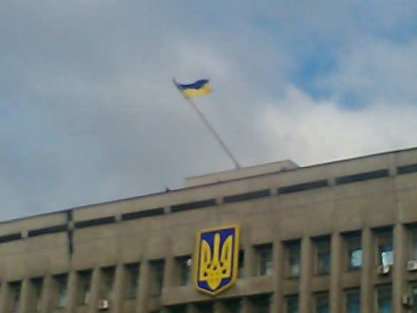 Знамение: над Запорожской администрацией падают украинские флаги (ФОТО, ВИДЕО) | Русская весна