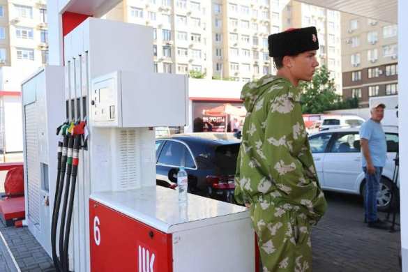 На АЗС Новороссийска приостановлена свободная продажа бензина (ФОТО) | Русская весна