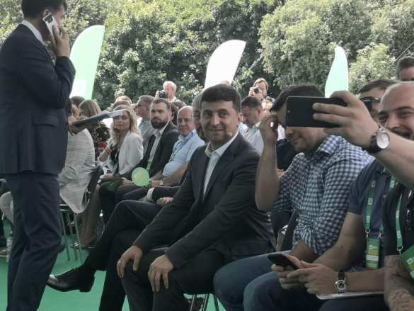 Съезд «Слуги народа»: первая двадцатка партии Зеленского и шаурма для гостей (ФОТО, ВИДЕО) | Русская весна