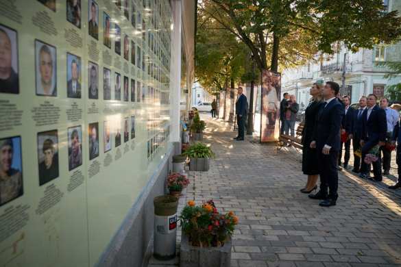 «День захисника»: Зеленский с женой почтили память погибших карателей (ФОТО) | Русская весна