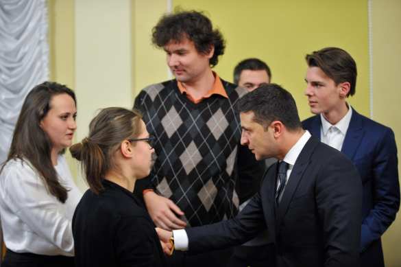 Зеленский встретился с «онижедетьми» Майдана и пообещал не предавать Украину (ФОТО) | Русская весна