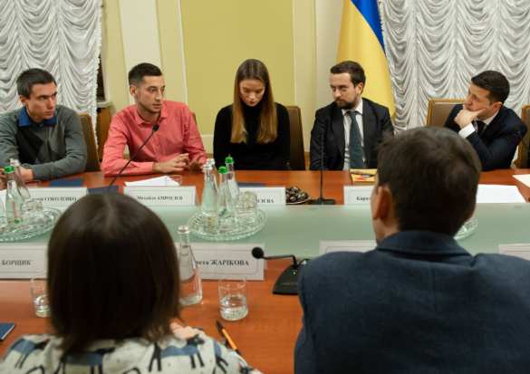 Зеленский встретился с «онижедетьми» Майдана и пообещал не предавать Украину (ФОТО) | Русская весна