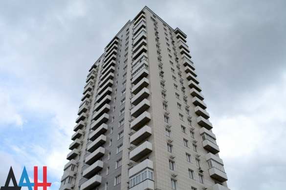 Глава ДНР вручил отличившимся военнослужащим и сотрудникам силовых структур ключи от новых квартир (ФОТО) | Русская весна