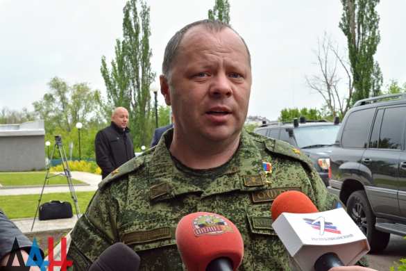 Глава ДНР вручил отличившимся военнослужащим и сотрудникам силовых структур ключи от новых квартир (ФОТО) | Русская весна