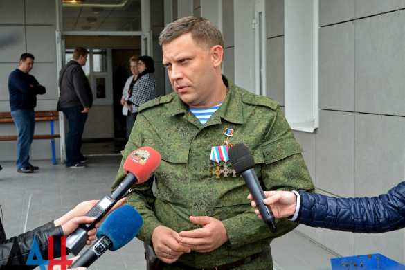 Глава ДНР вручил отличившимся военнослужащим и сотрудникам силовых структур ключи от новых квартир (ФОТО) | Русская весна