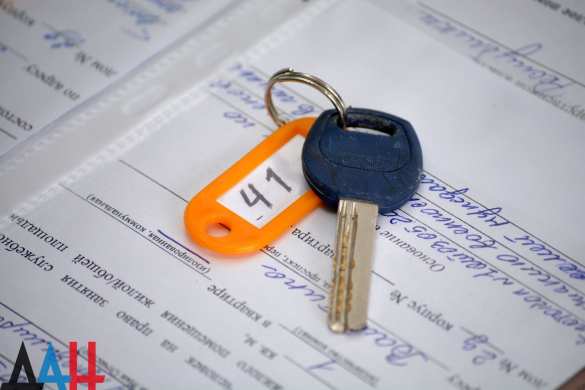 Глава ДНР вручил отличившимся военнослужащим и сотрудникам силовых структур ключи от новых квартир (ФОТО) | Русская весна