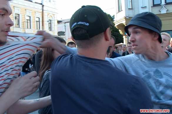 В Житомире прошел гей-парад: гомосексуалисты подрались с полицией (ФОТО, ВИДЕО)  | Русская весна