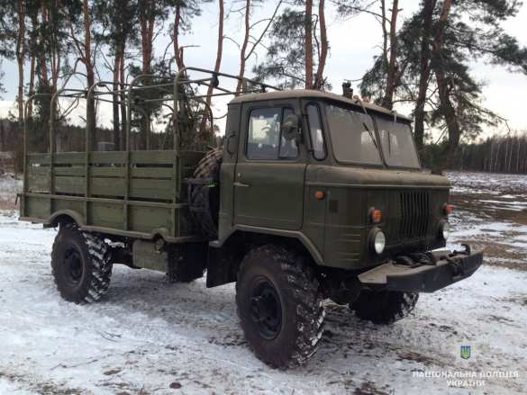 200 единиц украденной военной техники ВСУ, подготовленной к продаже, изъято под Житомиром (ФОТО) | Русская весна