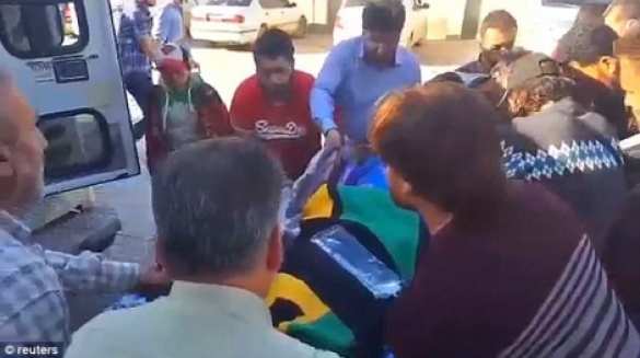 Шокирующие кадры: В журналиста, работающего на боевиков, в прямом эфире попал осколок авиабомбы (+ФОТО, ВИДЕО 18+) | Русская весна