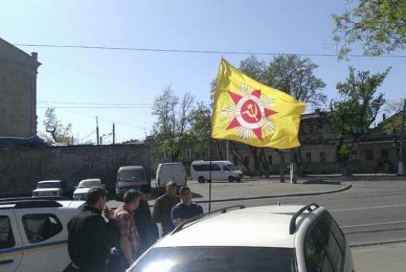 Одессита посадили в СИЗО за флаг с орденом ВОВ (ФОТО) | Русская весна