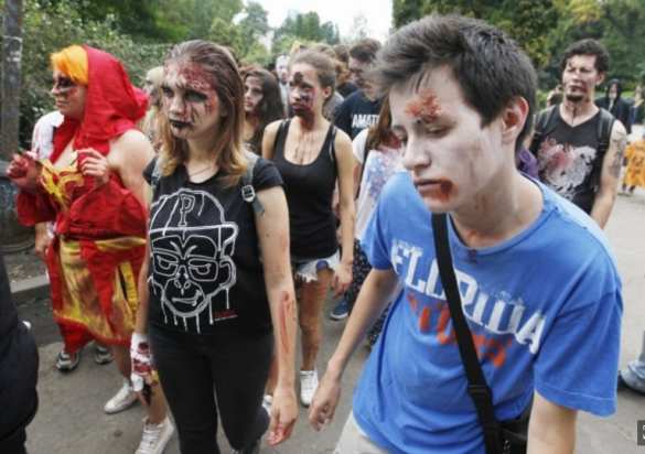 В Киеве прошел зомби-парад: окровавленные лица и хороводы смерти (ФОТО, ВИДЕО) | Русская весна