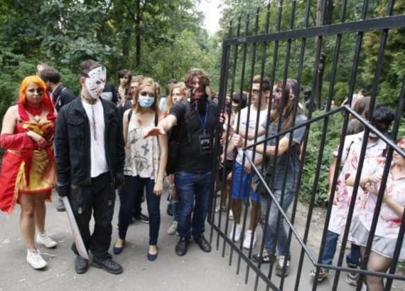 В Киеве прошел зомби-парад: окровавленные лица и хороводы смерти (ФОТО, ВИДЕО) | Русская весна