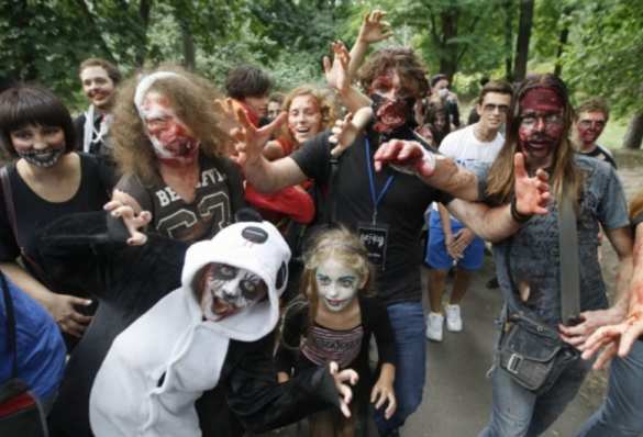 В Киеве прошел зомби-парад: окровавленные лица и хороводы смерти (ФОТО, ВИДЕО) | Русская весна