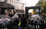 Полиция задержала протестующих в Киеве, толпа попыталась их освободить (ВИДЕО) | Русская весна