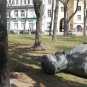 На Аллее Героев в Чернигове националисты в масках снесли памятники Щорсу и Кропивянскому, еще 2 монумента они сломать не смогли (ФОТО+ВИДЕО)