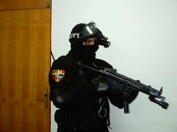 Дончане отобрали оружие у областного спецназа МВД Дончане отобрали оружие у областного спецназа МВД | Русская весна