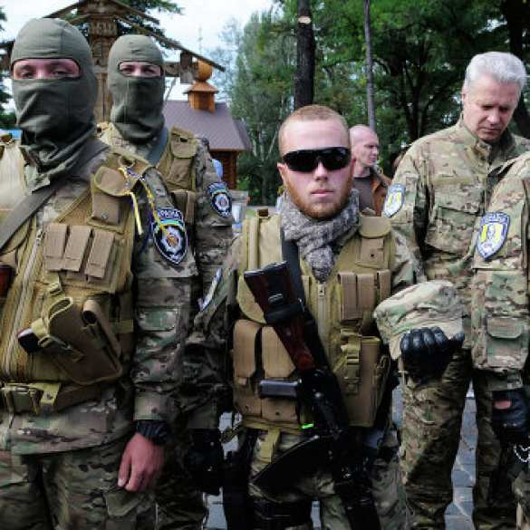 В Мариуполе вооруженные люди вновь заблокировали магазин | Русская весна