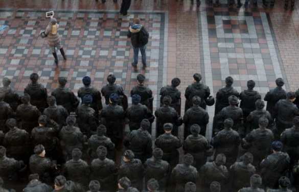 Protesters outside parliament buildingUkrainians protest gas tariff rise in downtown Kiev in Kiev declare indefinite rally | Русская весна