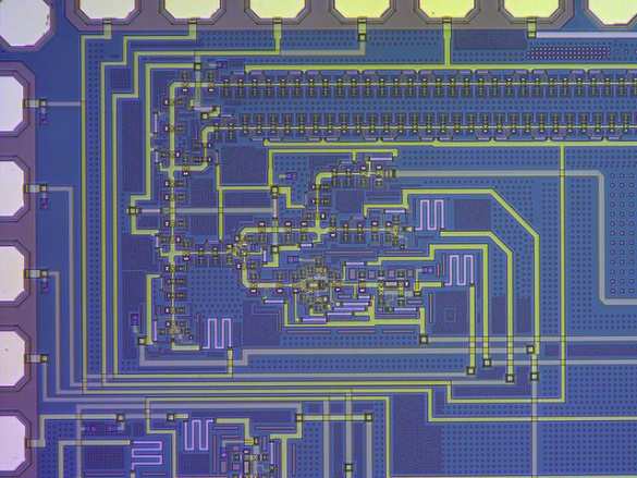 Экспериментальный чип - фотография с сайта НИИ Ядерной физики МГУ Московские ученые приблизились к созданию квантового компьютера | Русская весна