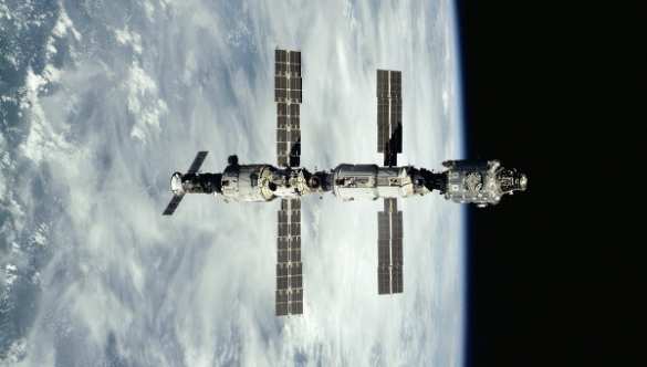 Экипаж МКС показал, как развлекается на орбите (ВИДЕО) | Русская весна