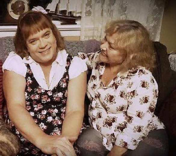 Их нравы: 52-летний канадец бросил семью и детей, решив, что он — 6-летняя девочка (ФОТО, ВИДЕО) | Русская весна