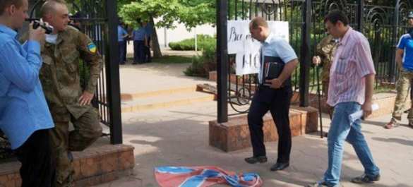 Odessa: “Sschuhe abtreten oder de bist Separatist” (VIDEO) | Русская весна