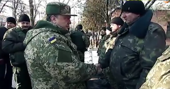 Пленный солдат ВСУ в шоке от нового Героя Украины, бросившего в котле своих подчиненных (ВИДЕО) | Русская весна