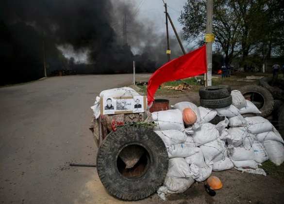 Жители Николаевки приняли решение — перекрыть дорогу на Славянск, чтобы не пропустить ни одну вражескую машину (видео) | Русская весна