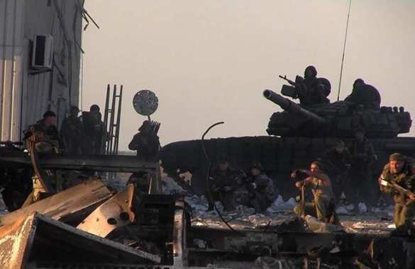 Донецк в огне: гибнут дети, горят здания, на земле огромные воронки (видео) | Русская весна