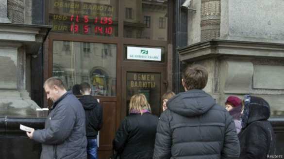 Белорусский рубль рухнул на 30% к доллару и евро | Русская весна